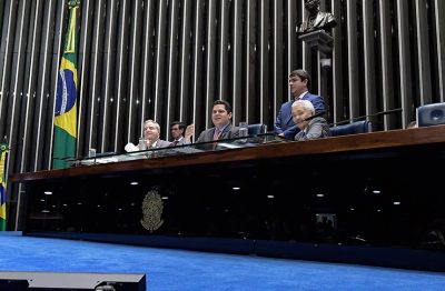 Plenário do Senado Federal durante sessão deliberativa ordinária. Ordem do dia. 

Mesa: 
senador Antonio Anastasia (PSDB-MG); 
presidente do Senado Federal, senador Davi Alcolumbre (DEM-AP); 
senador Elmano Férrer (Pode-PI); 
secretário-geral da Mesa, Luiz Fernando Bandeira de Mello Filho. 

Foto: Waldemir Barreto/Agência Senado